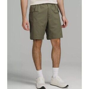 Lululemon Utilitarian Cargo Short 9" Medium Olive Green Men's Size XL